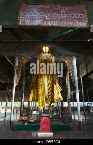 Buddha Statue, Mandalay Hill, Mandalay, Myanmar, Asien Stockfoto