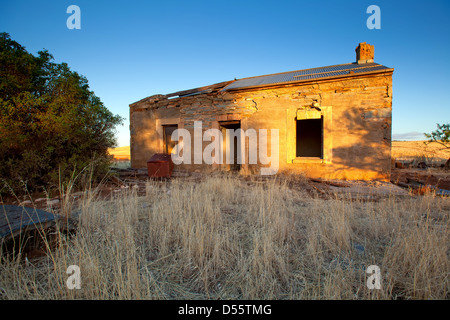 Homestead-Ruine gebadet im frühen Morgenlicht im mittleren Norden von South Australia in der Nähe von Tarlee Stockfoto