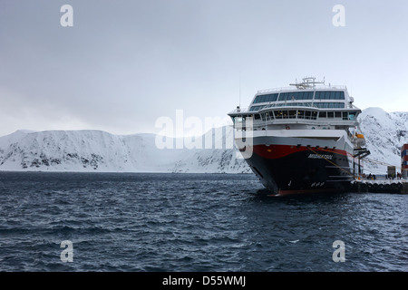 Hurtigruten ms Midnatsol festgemacht in Honningsvag Hafen Finnmark-Norwegen-Europa Stockfoto