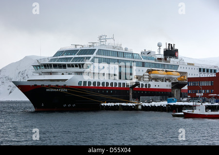 Hurtigruten ms Midnatsol festgemacht in Honningsvag Hafen Finnmark-Norwegen-Europa Stockfoto