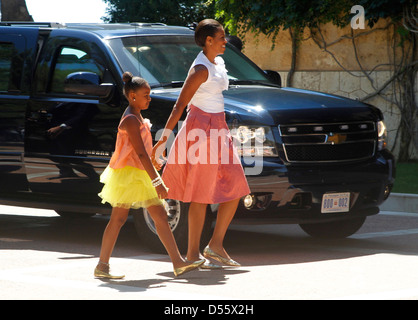 Sasha und Michelle Obama kommen im Marivents Palace in Mallorca kennenlernen Spaniens König Juan Carlos und Königin Sofia Stockfoto
