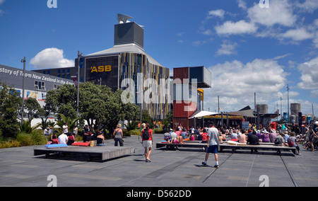 Die ASB Bank Neubau und Fußgängerzone, North Wharf, Wynyard Quarter, Auckland New Zealand Stockfoto