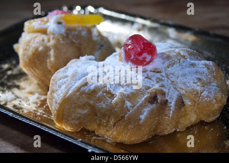 Typisches italienisches Dessert: Windbeutel des Hl. Josef Stockfoto