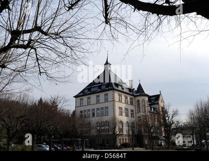 Außenansicht des Rathaus Bensheim, die früher ein boarding-Bubenheim (Bischoefliches-Konvikt) laufen von der Diözese Mainz in Bensheim, Deutschland, 10. März 2010 untergebracht. Angeblich wurden Schüler im Heim in den 1960er und 1970er Jahren belästigt. Einer der Verdächtigen ist der ehemalige Schulleiter - Sozialarbeiter - das andere ist ein Priester, ein Sprecher von Mainz "Diözese angekündigt auf 10 Ma Stockfoto