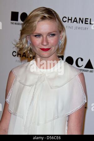 Schauspielerin Kirsten Dunst besucht das Museum für Gegenwartskunst der - MOCAs alljährlichen Gala "The Artist Museum Happening" MOCA Grand Avenue in Los Angeles, USA, 13. November 2010. Foto: Hubert Boesl Stockfoto