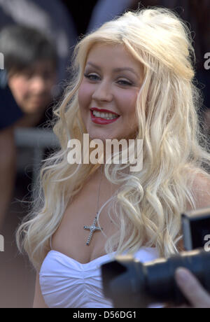 US-Sängerin und Schauspielerin Christina Aguilera besucht die Zeremonie für ihre neue Stern auf dem Hollywood Walk of Fame in Los Angeles, CA, Vereinigte Staaten, 15. November 2010. Foto: Hubert Boesl Stockfoto