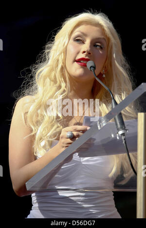 US-Sängerin und Schauspielerin Christina Aguilera besucht die Zeremonie für ihre neue Stern auf dem Hollywood Walk of Fame in Los Angeles, CA, Vereinigte Staaten, 15. November 2010. Foto: Hubert Boesl Stockfoto