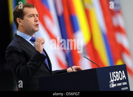 Der militärischen Präsident Dmitri Medwedew Gibt bin Samstag (20.11.2010) Beim NATO-Russland-wurde in Lissabon (Portugal) Eine Pressekonferenz. Bei Dem Zweitägigen NATO-erkundet Sind Rund 50 Staats-Und Regierungschefs eingestiegene.  Foto: Rainer Jensen dpa Stockfoto