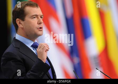 Der militärischen Präsident Dmitri Medwedew Gibt bin Samstag (20.11.2010) Beim NATO-Russland-wurde in Lissabon (Portugal) Eine Pressekonferenz. Bei Dem Zweitägigen NATO-erkundet Sind Rund 50 Staats-Und Regierungschefs eingestiegene.  Foto: Rainer Jensen dpa Stockfoto