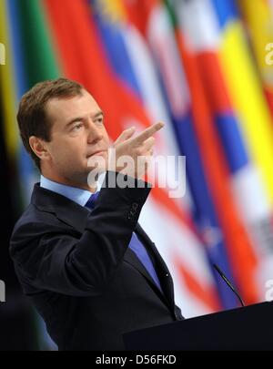 Der militärischen Präsident Dmitri Medwedew Gibt bin Samstag (20.11.2010) Beim NATO-Russland-wurde in Lissabon (Portugal) Eine Pressekonferenz. Bei Dem Zweitägigen NATO-erkundet Sind Rund 50 Staats-Und Regierungschefs eingestiegene.  Foto: Rainer Jensen dpa Stockfoto