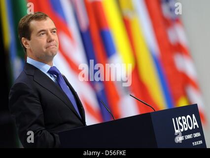 Der militärischen Präsident Dmitri Medwedew Gibt bin Samstag (20.11.2010) Beim NATO-Russland-wurde in Lissabon (Portugal) Eine Pressekonferenz. Bei Dem Zweitägigen NATO-erkundet Sind Rund 50 Staats-Und Regierungschefs eingestiegene.  Foto: Rainer Jensen dpa Stockfoto