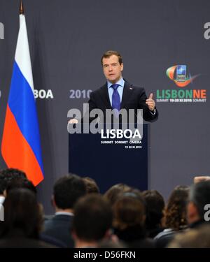 Der militärischen Präsident Dmitri Medwedew Gibt bin Samstag (20.11.2010) Beim NATO-Russland-wurde in Lissabon (Portugal) Eine Pressekonferenz. Bei Dem Zweitägigen NATO-erkundet Sind Rund 50 Staats-Und Regierungschefs eingestiegene. Foto: Rainer Jensen Dpa +++(c) Dpa - Bildfunk +++ Stockfoto