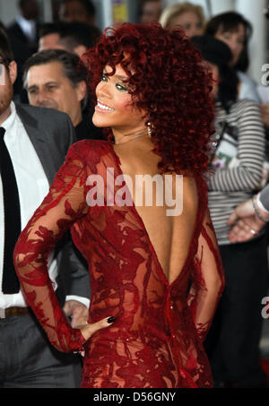 Sängerin Rihanna kommt für den 38th Annual American Music Awards in Los Angeles, Kalifornien, USA, 21. November 2010. Foto: Hubert Boesl Stockfoto