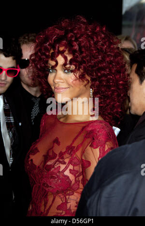 Sängerin Rihanna kommt für den 38th Annual American Music Awards in Los Angeles, Kalifornien, USA, 21. November 2010. Foto: Hubert Boesl Stockfoto