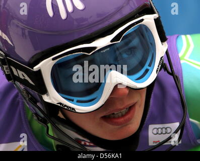 Slowenien Tina Maze reagiert im Zielgelände bei der Weltcup-Slalom in Garmisch-Partenkirchen, Deutschland, 13. März 2010. Foto: Stephan Jansen Stockfoto