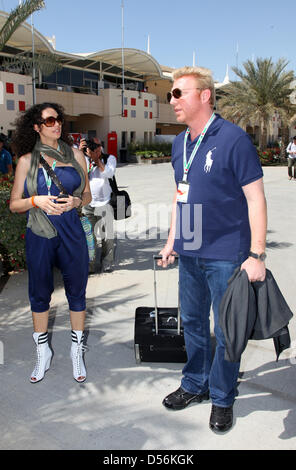 Boris Becker und seine Frau Lilly besuchen der Formel 1 Grand Prix von Bahrain an der Sakhir-Rennstrecke in Bahrain, 14. März 2010. Der Grand Prix von Bahrain startete die Formel1 Saison 2010. Foto: JENS Büttner Stockfoto