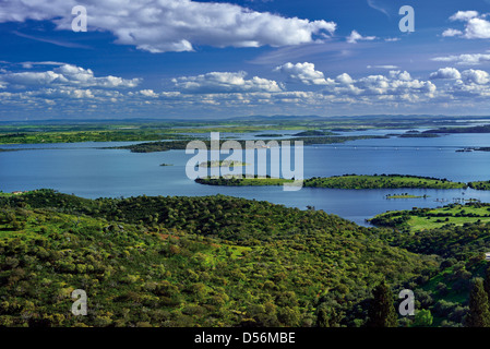 Portugal, Alentejo: Blick Alqueva Schwall aus Monsaraz Stockfoto