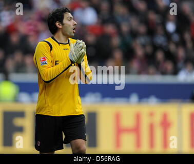 Frankfurts Torhüter Oka Nikolov in Aktion während der Bundesliga Spiel Eintracht Frankfurt gegen Bayern München im Stadion Commerzbank Arena in Frankfurt/Main, Deutschland, 20. März 2010. Frankfurt gewann das Spiel 2: 1. Foto: Arne Dedert Stockfoto