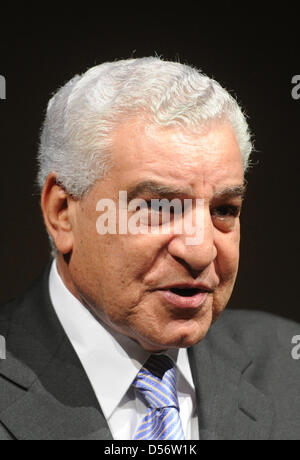 Ägyptens Altertümer spricht Chef Zahi Hawass im Congress Center Hamburg (CCH) in Hamburg, Germany, 26. März 2010. Hawass präsentiert die neuesten Entdeckungen auf Pharaos Tutankhamun familiären Hintergrund; Dementsprechend war Tutanchamuns Vater Pharao Echnaton. Wer seine Mutter war bleibt unklar. Aber sind Wissenschaftler überzeugt, dass es nicht Echnatons Frau war, die war berühmt für ihr e Stockfoto