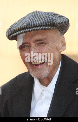 US-Schauspieler Dennis Hopper besucht die Zeremonie für seinen Stern auf dem Hollywood Walk of Fame in Los Angeles, USA, 26. März 2010. Foto: Hubert Boesl Stockfoto