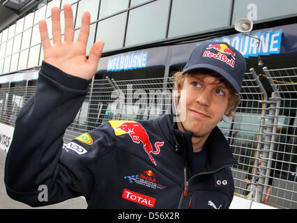 Deutsche Formel1-Fahrer Sebastian Vettel von Red Bull Racing im Raster von Formel 1 großer Preis von Australien im Albert Park Stadtkurs in Melbourne, Australien, 28. März 2010. McLaren Button gewann das Rennen vor Renalts Kubica und Ferrari von Massa. Foto: Jens Büttner Stockfoto