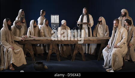 (DATEI) Ein Handout Oberammergauer Passionsspiele datiert 15. März 2010 von Schauspielern probt die Szene "Last Supper" in Oberammergau, Deutschland. Die 2010 Oberammergauer Passionsspiele Premieren am 15. Mai 2010, rund 500.000 Besucher dürften 102 Vorstellungen bis Oktober. Foto: OBERAMMERGHAU PASSIONSSPIELE 2010 / HANDOUT / EDITOPRIAL verwenden nur Stockfoto