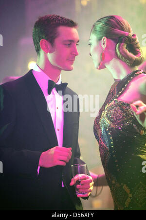 Pierre Casiraghi (L) und sein Begleiter, Comtesse Beatrice Borromeo besuchen die Rose Ball in Monaco, 27. März 2010. Die Rose-Ball ist eine traditionelle jährliche Charity-Event in Monaco Fürstentum, das Thema dieses Jahr ist "Marokkanischer Rose Ball". Foto: Philippe Fitte Stockfoto