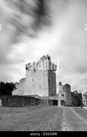 Schwarz und weiß von Ross Castle Lough Leane, Irland Stockfoto