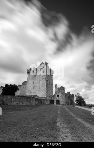 Schwarz und weiß von Ross Castle Lough Leane, Irland Stockfoto