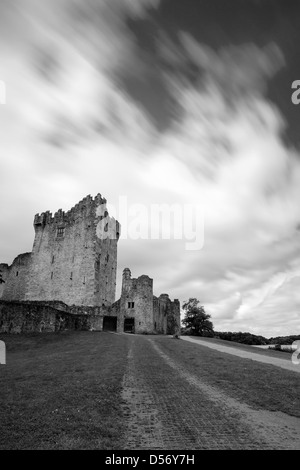 Schwarz und weiß von Ross Castle Lough Leane, Irland Stockfoto