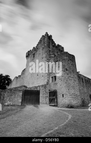 Schwarz und weiß von Ross Castle Lough Leane, Irland Stockfoto