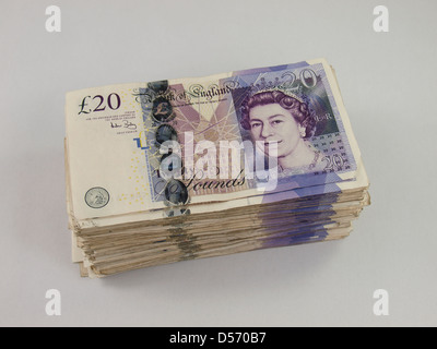 Stapel von £4000 in zwanzig Pfund-Noten, UK Stockfoto