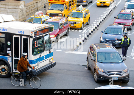 MTA Q60 öffentliche Verkehrsmittel Bus Eingabe Queensboro 59th Street Bridge Stockfoto