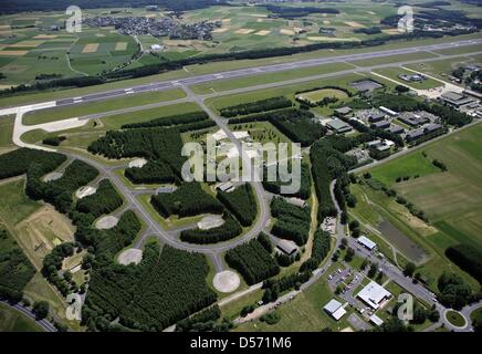 (Dpa-Datei) Ein Datei-Bild datiert 26. Juni 2008 der Fliegerhorst Büchel mit angrenzenden Lagerfläche. Die Vereinigten Staaten sind angeblich das Speichern von bis zu 20 Atomkrieg Köpfe Typ B-61 am Fliegerhorst Büchel. US-Präsident Barack Obama wird voraussichtlich seine lang ersehnte Nuklearstrategie am 6. April 2010 zu veröffentlichen. Foto: Thomas Frey Stockfoto