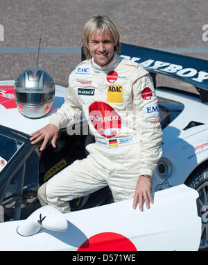 Ehemaliger Skispringer Sven Hannawald posiert mit seiner Corvette Rennwagen in Stuttgart, Deutschland, 7. April 2010. Hannawald hat Sport geändert und treten in allen 14 Rennen der ADAC GT Masters-Serie für Team Callaway. Foto: UWE ANSBACH Stockfoto