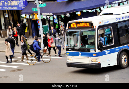 MTA Q60 öffentliche Verkehrsmittel Bus Eingabe Queensboro 59th Street Bridge Stockfoto