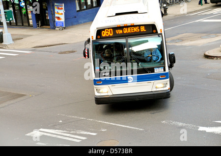 MTA Q60 öffentliche Verkehrsmittel Bus Eingabe Queensboro 59th Street Bridge Stockfoto