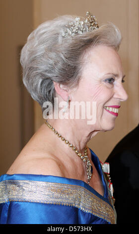 Prinzessin Benedikte von Dänemark kommt für die offizielle Party zur Feier des 70. Geburtstag der Königin im Schloss Christiansborg in Kopenhagen, 13. April 2010. Königin Margrethe II. wird 70 am 16. April. Foto: Patrick van Katwijk Stockfoto