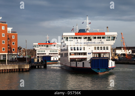 Wightlink Autofähren, St. glauben & St. Cecilia in Gunwharf Fährhafen in Portsmouth, Hampshire, UK Stockfoto