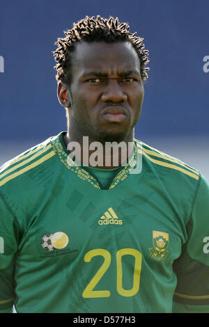 Südafrikas Bongani Khumalo abgebildet vor dem Freundschaftsspiel Südafrika Vs Korea DPR BRITA-Arena-Stadion in Wiesbaden, Deutschland, 22. April 2010. Das Spiel endete mit einem 0: 0 zu binden. Foto: FREDRIK VON ERICHSEN Stockfoto