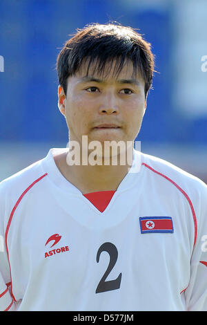 Korea DPR Cha Jong-Hyok abgebildet vor dem Freundschaftsspiel Südafrika Vs Korea DPR BRITA-Arena-Stadion in Wiesbaden, Deutschland, 22. April 2010. Das Spiel endete mit einem 0: 0 zu binden. Foto: FREDRIK VON ERICHSEN Stockfoto