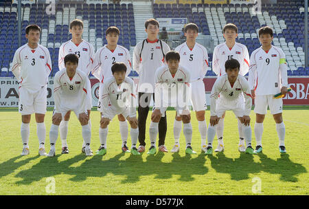 Korea DPR Nationalmannschaft abgebildet vor dem Freundschaftsspiel Südafrika Vs Korea DPR BRITA-Arena-Stadion in Wiesbaden, Deutschland, 22. April 2010. L-r: Ri Jun-Il, Ji Yun-Nam, Pak Chol Jin, Cha Jong Hyok, Mun In Guk, Ri Myong-Guk, Choe Kum Chol, Ri Kwang-Chon, Pak Nam-Chol, Kim Yong-Jun Und Hong Yong JoThe Spiel endete 0: 0 zu binden. Foto: FREDRIK VON ERICHSEN Stockfoto