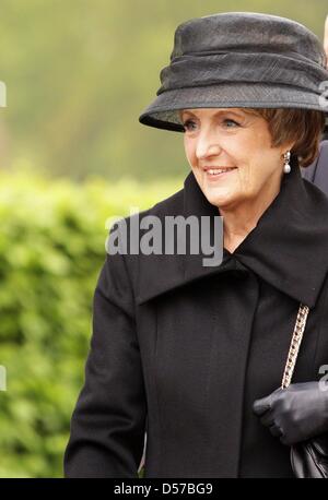 Niederländische Prinzessin Margriet besucht die Gedenkfeier Service für kanadische Soldaten im zweiten Weltkrieg auf dem Soldatenfriedhof in Groesbeek, Niederlande, 3. Mai 2010. Foto: Albert Nieboer (Niederlande) Stockfoto