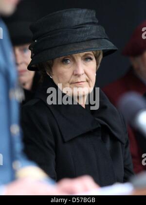 Niederländische Prinzessin Margriet besucht die Gedenkfeier Service für kanadische Soldaten im zweiten Weltkrieg auf dem Soldatenfriedhof in Groesbeek, Niederlande, 3. Mai 2010. Foto: Albert Nieboer Stockfoto