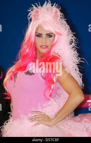 London, UK. 26. März 2013. Katie Price feiert KP Equestrian 5. Geburtstag mit Einführung des neuen Bekleidungslinie bei Worx St Stockfoto