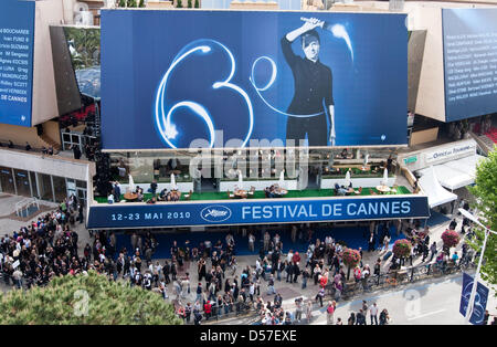 Die Atmosphäre vor der Eröffnung der 63. Filmfestspiele von Cannes in Cannes, Frankreich, 12. Mai 2010. Das Cannes Film Festival 2010 läuft vom 12. bis 23. Mai 2010. Foto: Hubert Boesl Stockfoto