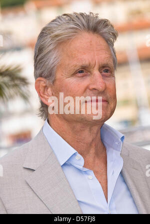 Schauspieler Michael Douglas besucht den Fototermin von "Wall Street: Money Never Sleeps bei den Filmfestspielen von Cannes im Palais des Festivals in Cannes, Frankreich, 14. Mai 2010. Foto: Hubert Boesl Stockfoto