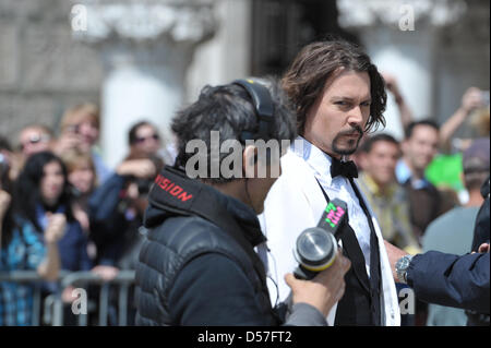 US-Schauspieler Johnny Depp im Bild bei Dreharbeiten zu "The Tourist" in Venedig, Italien, 13. Mai 2010. Foto: David Ebener Stockfoto