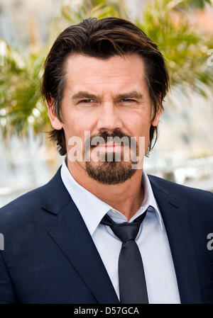 US-Schauspieler Josh Brolin besucht das Foto-Shooting von "Sie werden treffen A Tall Dark Stranger" bei den Filmfestspielen in Cannes, Frankreich, 15. Mai 2010. Foto: Hubert Boesl Stockfoto