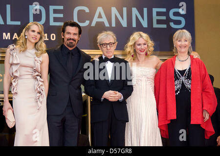 (L-R) Britische Schauspielerin Lucy Punch, US-Schauspieler Josh Brolin, US-Regisseur Woody Allen, britische Schauspielerin Naomi Watts und britische Schauspielerin Gemma Jones kommt für die Premiere von "Sie werden treffen A Tall Dark Stranger" bei den Filmfestspielen in Cannes, Frankreich, 15. Mai 2010. Foto: Hubert Boesl Stockfoto